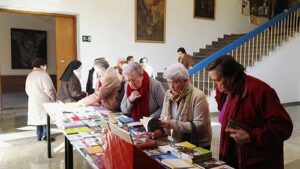 Exposición de Librería Paulinas Granada en la Jornada de Vida Consagrada